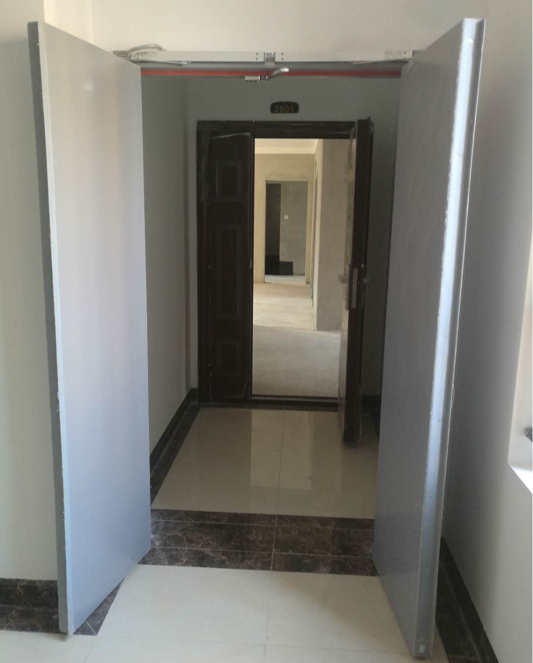 雙常開防火門電動閉門器安裝現場圖 雙常開防火門電動閉門器安裝現場圖