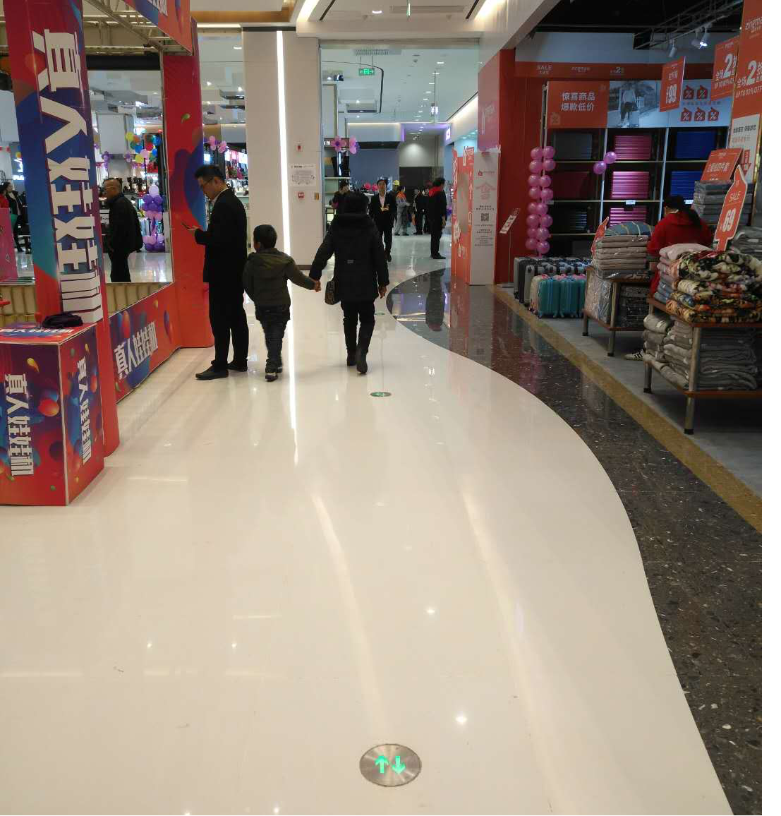 大型商場消防應急燈現場安裝圖 大型商場消防應急燈現場安裝圖